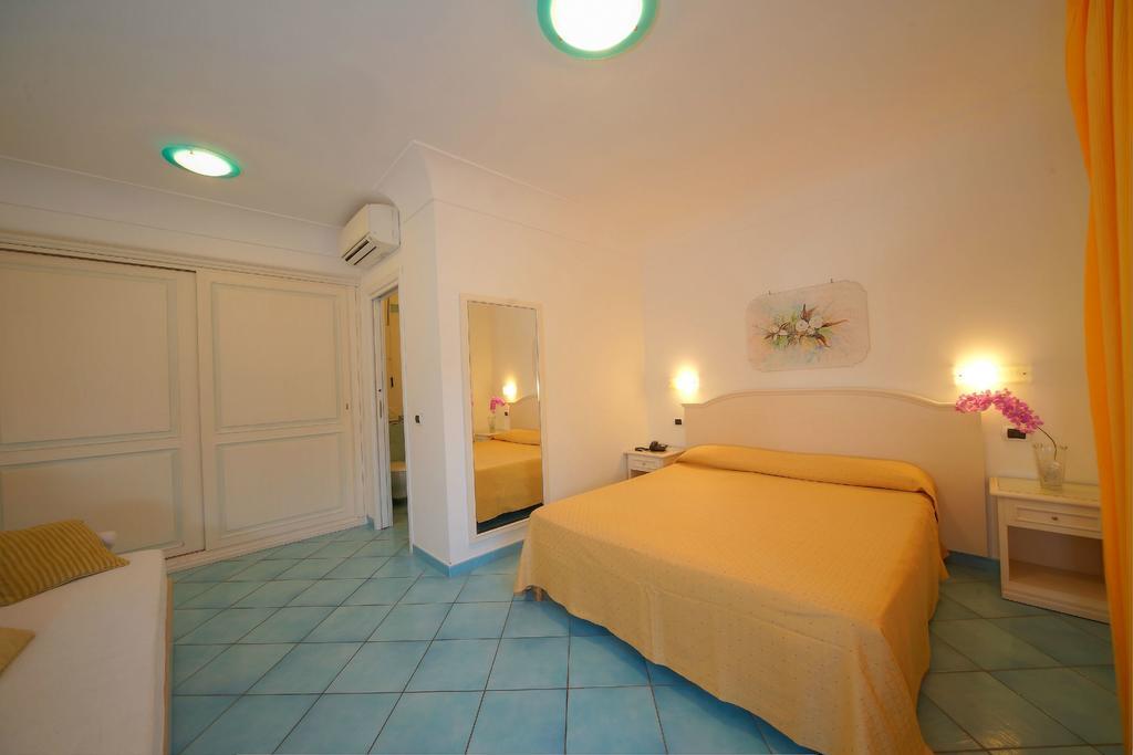 Le Canne Family Resort & Spa Forio  Bilik gambar