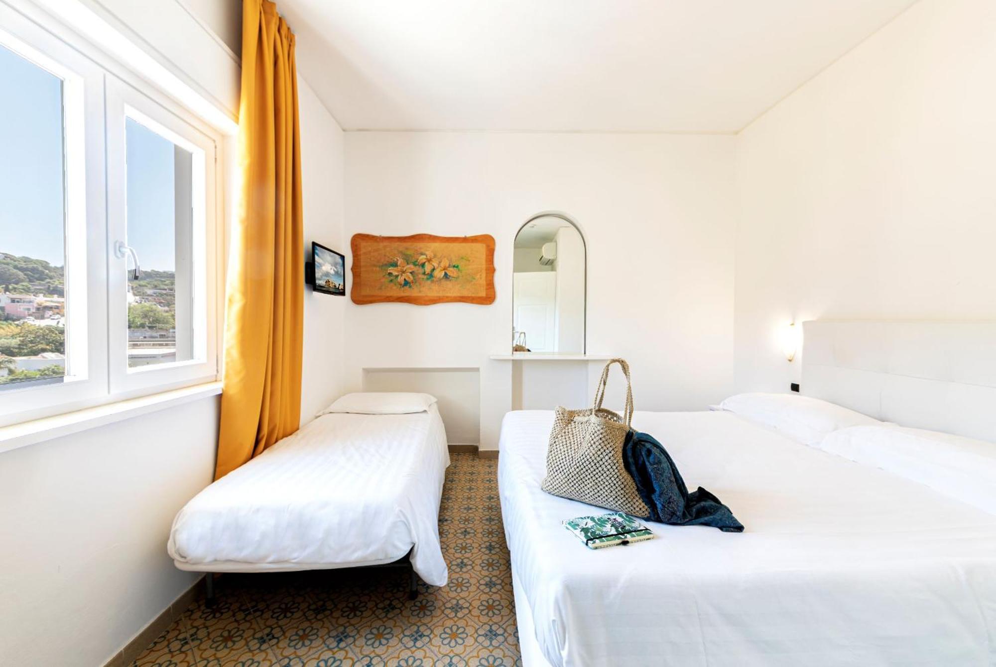 Le Canne Family Resort & Spa Forio  Bilik gambar